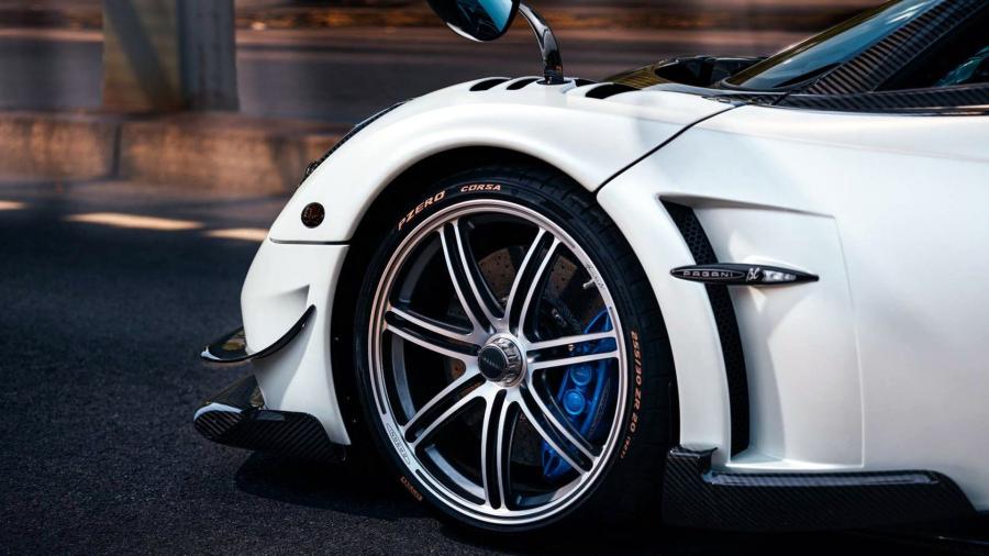 Детали экстерьера Pagani Huayra BC 2018 года  (фото 8 из 27)